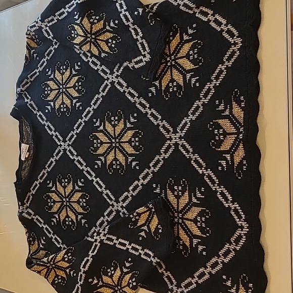 LIKE NEW VTG Nutcracker Pontsettia Metallic Sparkle Scalloped Hem Sweater - Picture 1 of 14